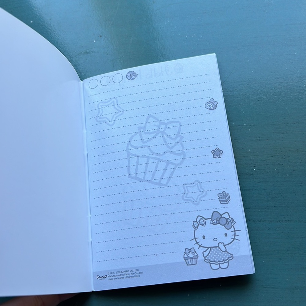 Hello Kitty Mini Notebook - Picture 2 of 5